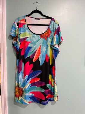 Bright Floral Scoop Neck Tunic Top